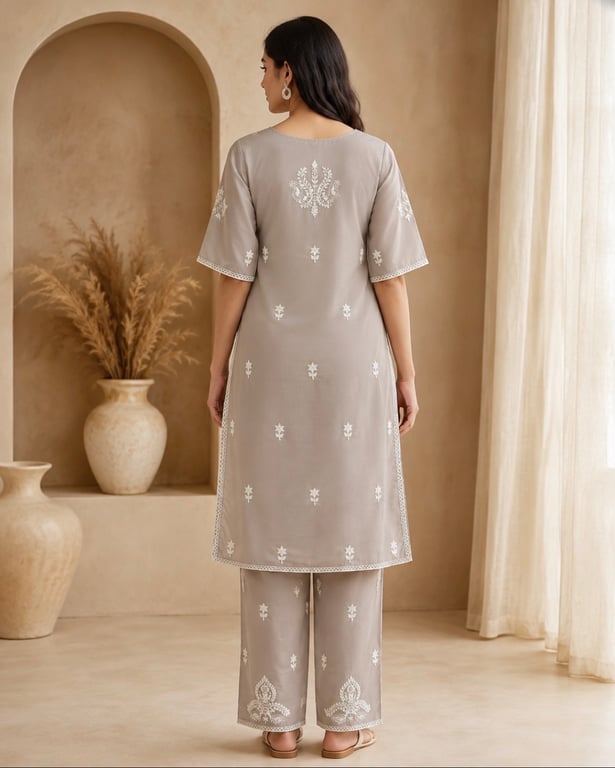 Floral Threadwork Kurta Pant Set thumbnail 3