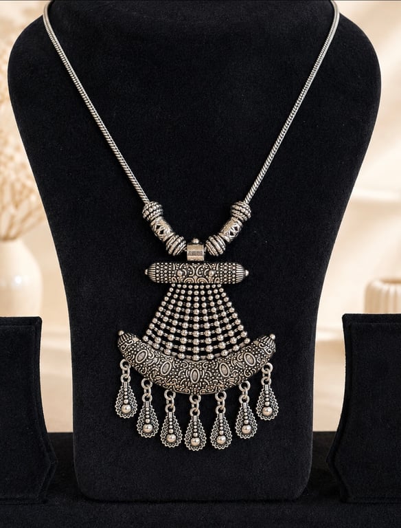 Ornate Fan Pendant Statement Necklace thumbnail 2