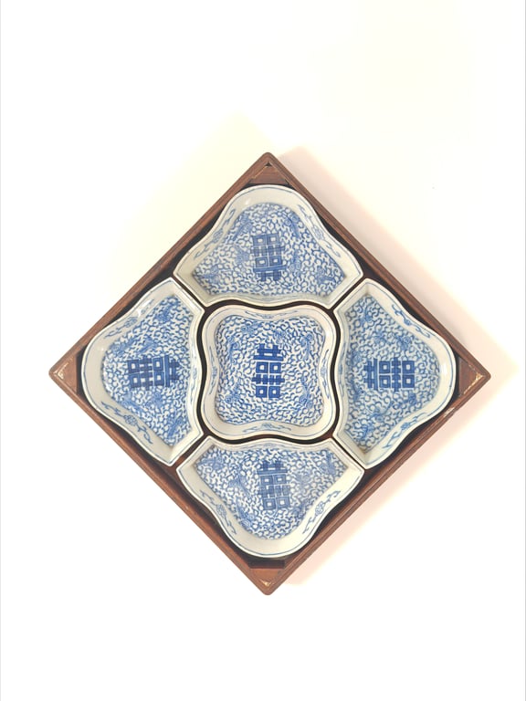 Late Qing Dynasty A Set of Blue and White Porcelain Flowering Scrolls Double-Happiness Sweetmeat Set 晚清 一套青花陶制卷轴纹双喜攒盘, Qty-5
