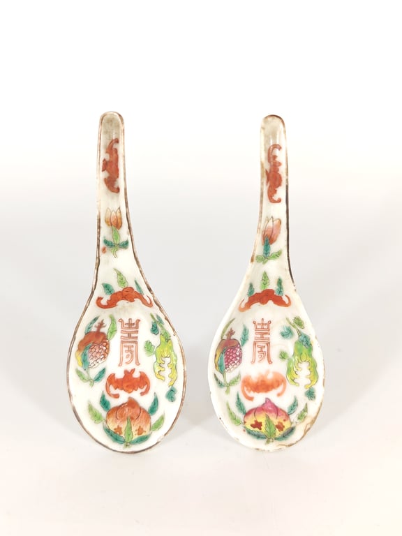 Late Qing Dynasty Rare White Ground Shou Character Bat Peach Pomegranate Spoons
晚清 稀有白地寿字蝙蝠桃子石榴勺子, Qty - 2
