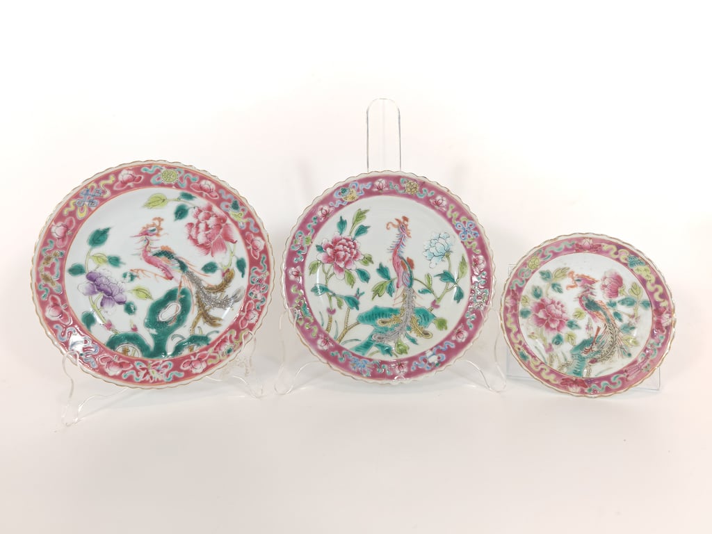 Late Qing Dynasty White Ground Pink Border Phoenix Peony Buddhist Emblems Plates 晚清 白地粉地沿边凤凰牡丹八宝盘, Qty-3