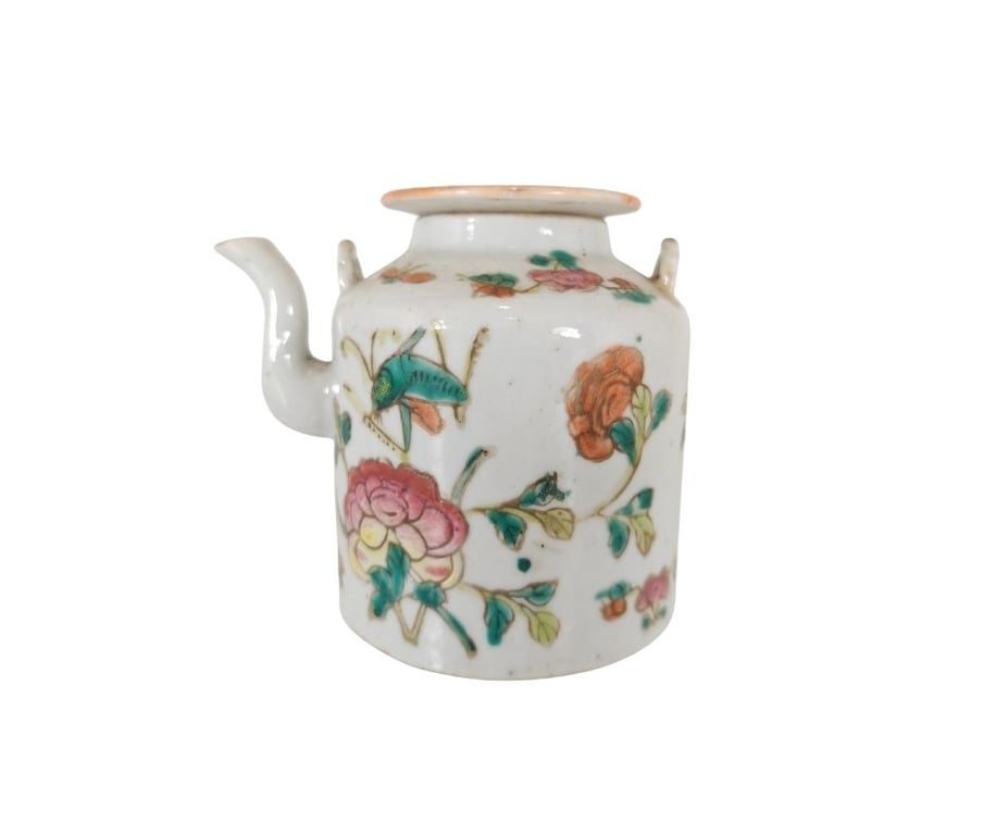 晚清 白地粉彩牡丹蟋蟀圆柱形茶壶 Late Qing Dynasty White Ground Famille Rose Peony Cricket Cylindrical Teapot, Qty-1