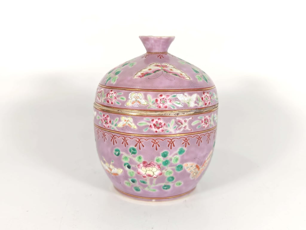 ⭐ Late Qing Dynasty One-of-Its-Kind Pink Ground Flowers Butterflies Chupu晚清 独一无二粉地花卉蝴蝶盖盅