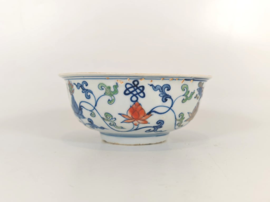 明晚期 斗彩莲花缠枝八宝碗 Late Qing Dynasty Doucai Lotus Scrolls Buddhist Emblems Bowl, Qty-1
