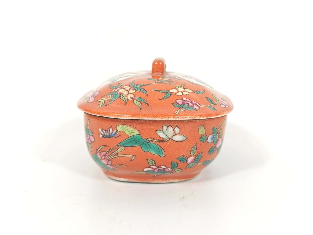 ⭐ Late Qing Dynasty to Republic Extremely Rare Coral Red Ground White Inner Panel Four Seasons Flowers Peranakan Covered Box晚清民国 极度稀有珊瑚红地开光四季花卉侨生华人盖盒