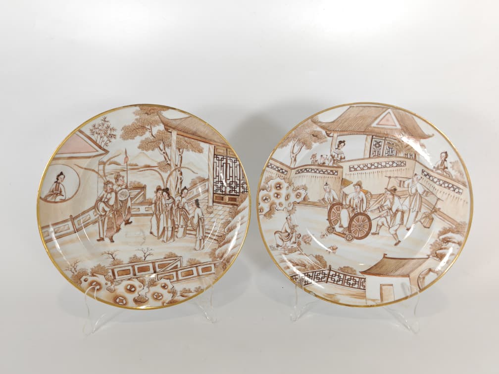 清雍正 一对矾红加墨彩描金人物盘 Qing Dynasty Yongzheng Vitriol Red Black Outline Gold Human Motifs Plate, Qty-1