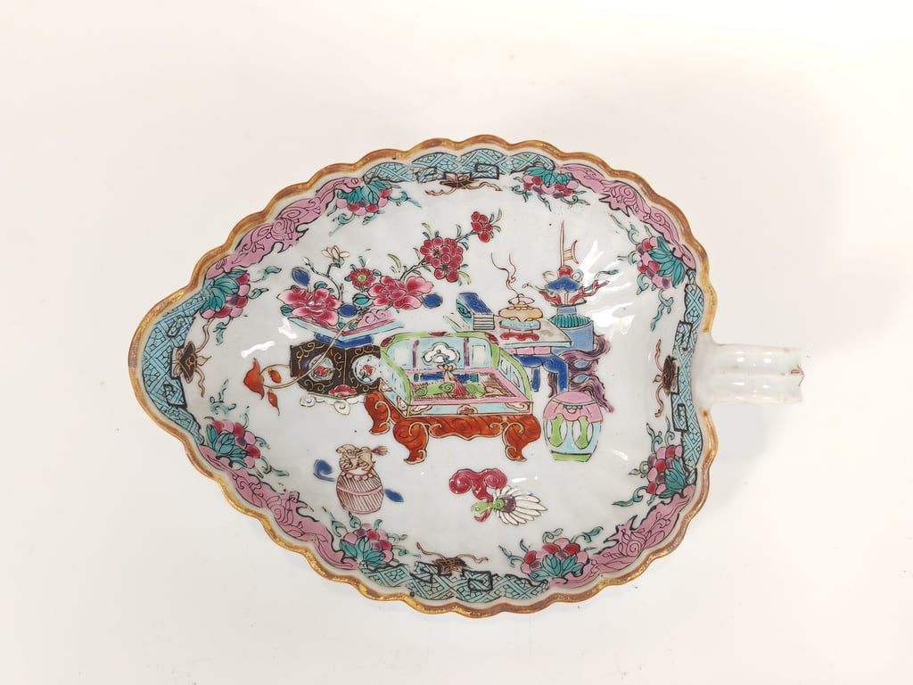 Qing Dynasty, Yongzheng Period, White Ground Famille Rose Antique-Style Flowers Leaf-Shape Dish 清雍正 白地粉彩博古图花卉叶形碟, Qty-1