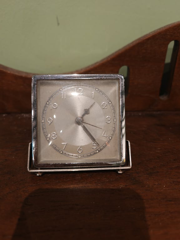 Silver Square-Design Stand Clock 银色方形设计座钟