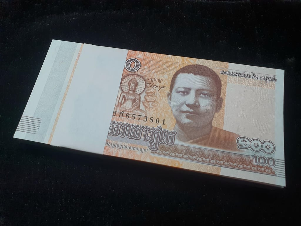 Cambodia，100 Riel，2014，6573801 - 900, 100 in 1，UNC，1 Qty 