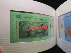 Malaysia，2012，5 Ringgit / 1 Ringgit，AA 0105000，Sign.A.Aziz，UNC，Leopard S/N #000's，1 Qty 