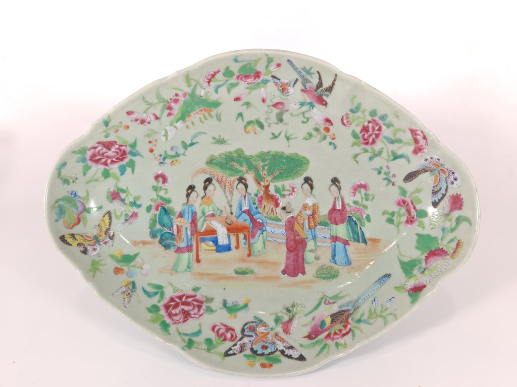 Late Qing Dynasty Giant Rare Celedon Flowers Butterflies Birds Ladies and Scholar Offering Dish
晚清 巨型青瓷花卉蝴蝶鸟禽仕女图贡盘, Qty-1