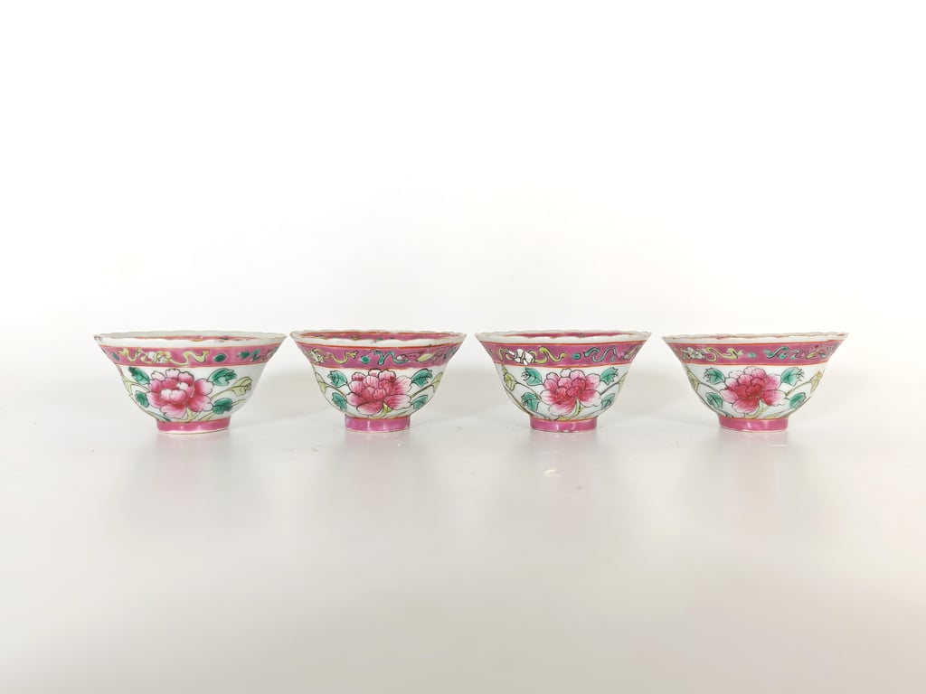 Late Qing Dynasty White Ground Pink Border Peony Buddhist Emblems Tea Cups
晚清 白地粉红沿边牡丹八宝茶杯, Qty - 4