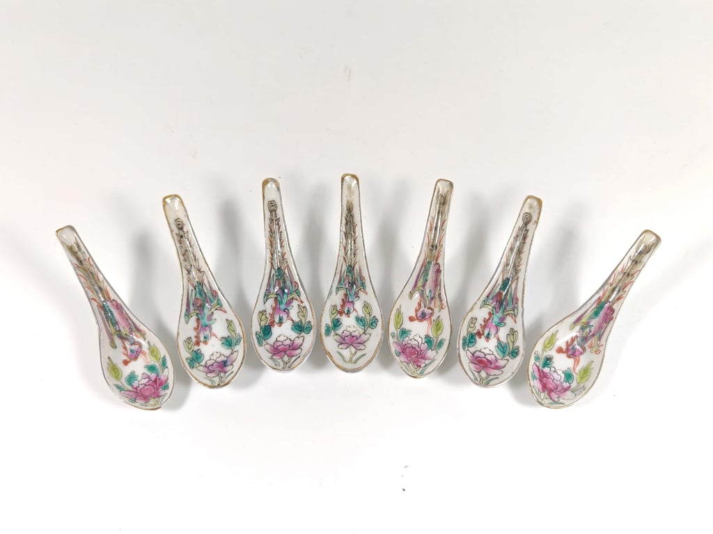 Late Qing Dynasty Famille Rose White Ground Phoenix Peony Nyonya Spoons
晚清 粉彩白地凤凰牡丹娘惹勺子, Qty - 7