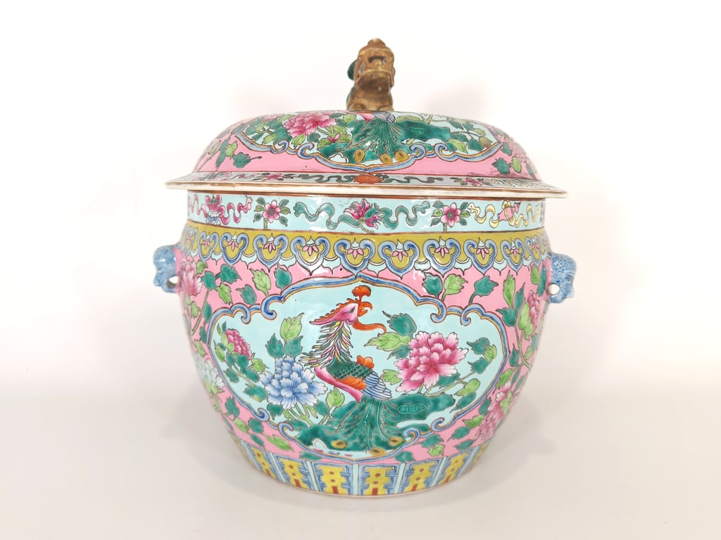 ⭐ Late Qing Dynasty Extremely Rare Pink Ground Powder Blue Inner Panel Phoenix Fine Multi-Color Peony Buddhist Emblems Inner Coral Red Goldfish Kamcheng晚清 极度稀有粉红地粉蓝内框凤凰多色牡丹八宝内金鱼盖罐, Qty - 1