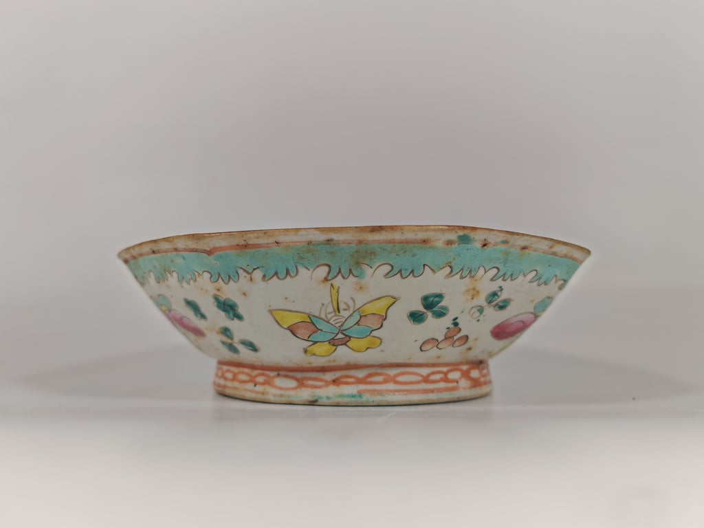 Late Qing to Republic White Ground Butterflies Offering Dish