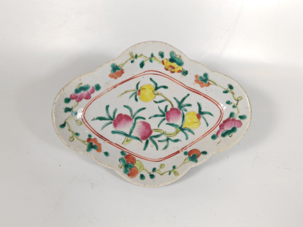 Late Qing to Republic Pear Flower Offering Dish