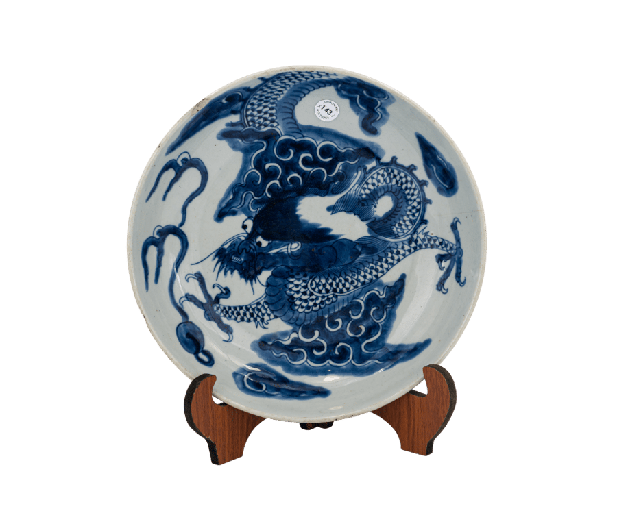Qing Dynasty Blue and White Dragon Plate 清乾隆 青花龙纹盘