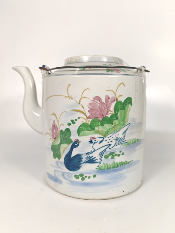 Vintage White Ground Mandarin Ducks Cylindrical Teapot