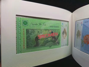 Malaysia，2012，5 Ringgit / 1 Ringgit，AA 0103383，Sign.A.Aziz，UNC，1 Qty 