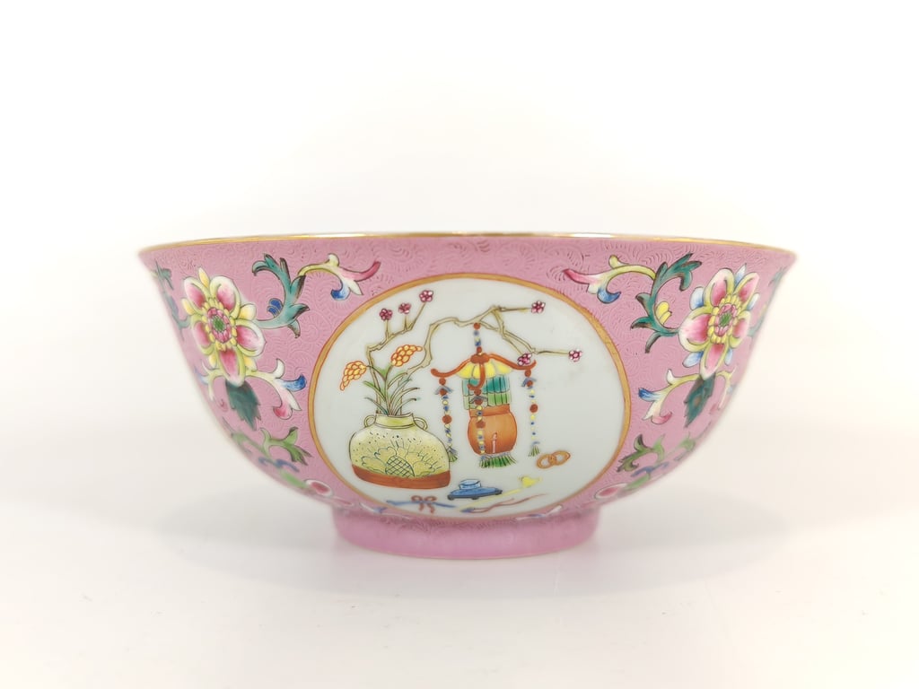 民国 粉地开光百宝图莲花缠枝轧道碗 Republic Pink Ground White Inner Panel Hundred-Treasure Lotus Scrolls Track Surface Bowl, Qty-1