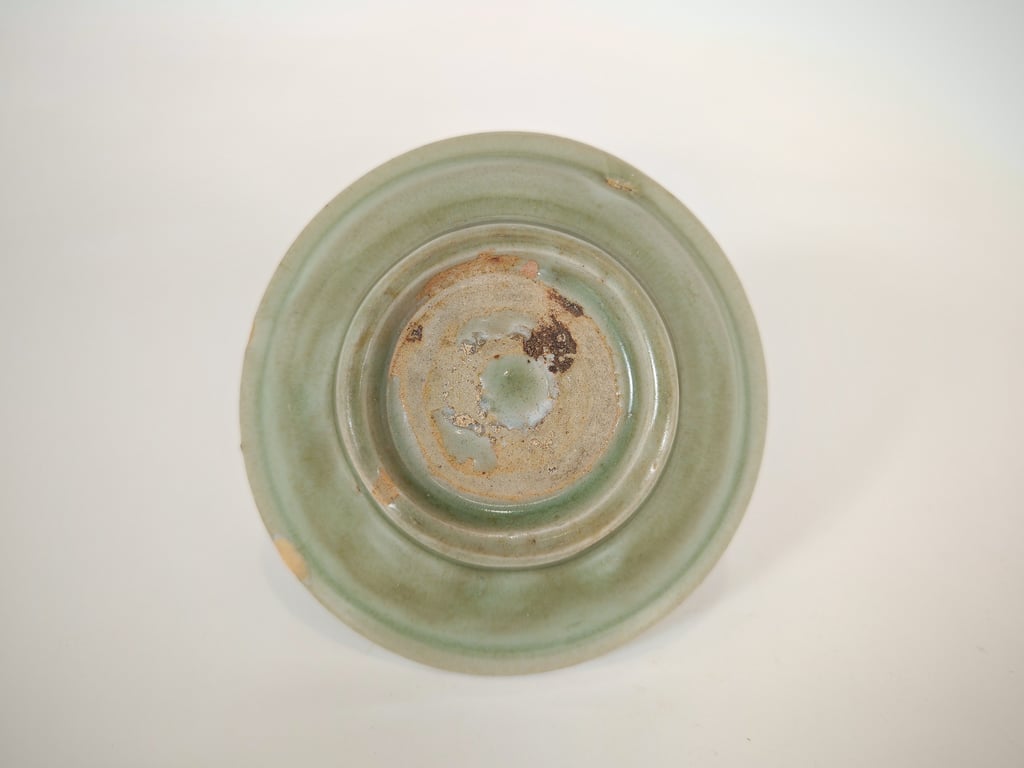 明早期 龙泉窑盘 Early Ming Dynasty Longquan Kiln Plate