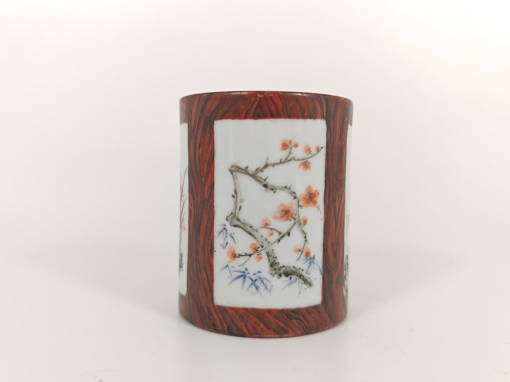 Qing Dynasty, Yongzheng Period Famille Rose White Inner Panel Bamboo Flowers Brush Pot 清雍正 粉彩开光花卉竹纹笔筒, Qty-1