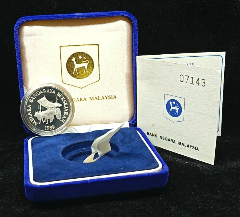 KM#57. Malaysia. 10 Ringgit. 1989. Melaka Bandaraya Bersejarah. Silver 0.925 - 13.60g. No:07143. Proof Coin. Oxidation. with box light foxing