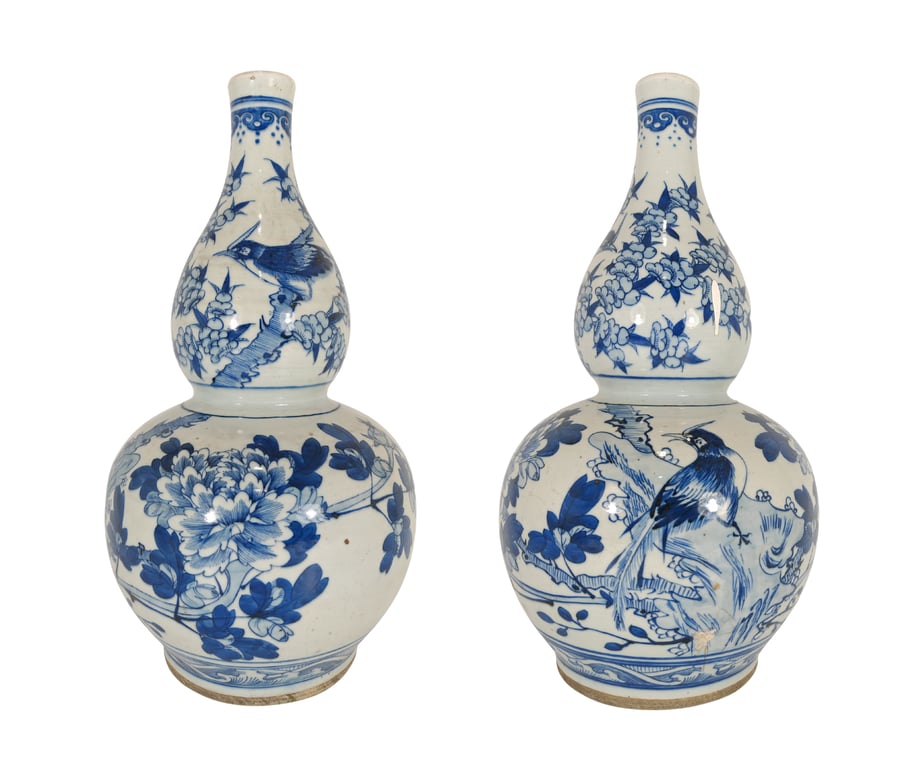 Late Qing Dynasty A Pair of Blue and White Pheasant Flowers Gourd-Shape Large Vases 晚清 一对青花雉鸡花卉大型葫芦形赏瓶, Qty - 2