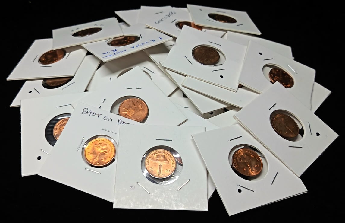40pcs Lot: Malaysia. 1 Sen. Minor Error. VF - AU