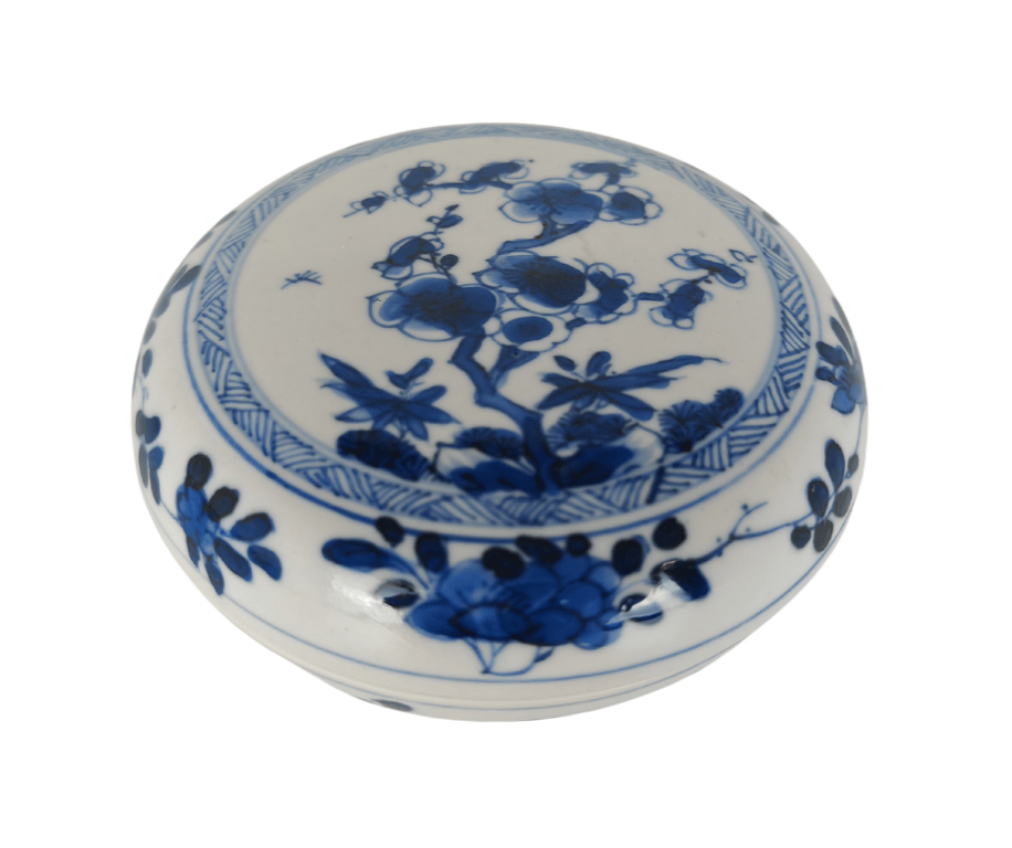 清康熙 青花花卉小盖盒 Qing Dynasty Kangxi Blue and White Flower Motif Small Covered Box, Qty-1