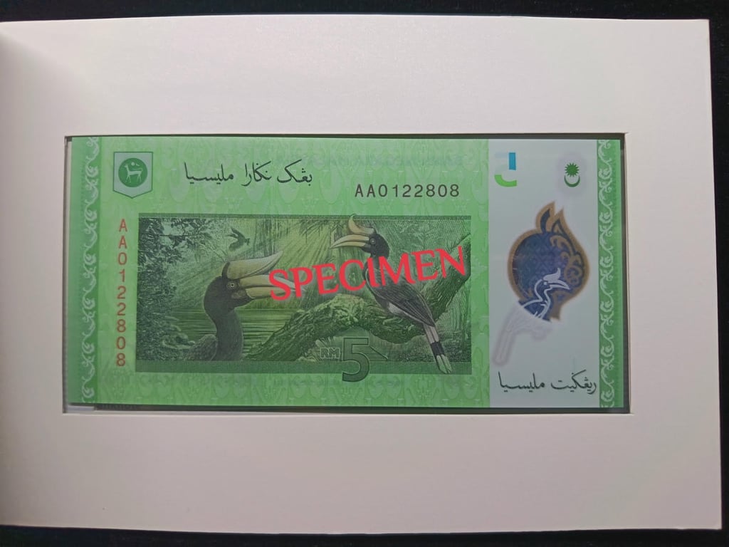 Malaysia，2012，5 Ringgit / 1 Ringgit，AA0122808，Sign.Z.Aziz，UNC，First Prefix#AA‘s，1 Qty 