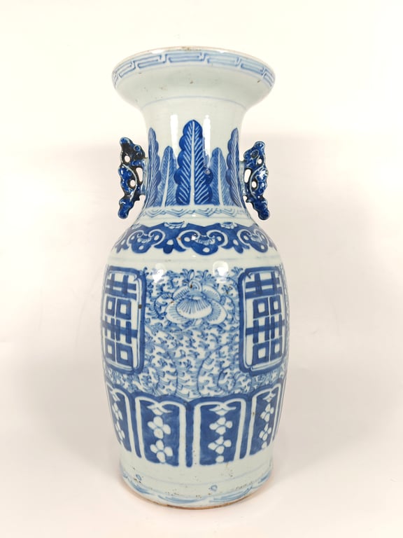 Late Qing Dynasty Blue and White Flowering Scrolls Double-Happiness Double-Ear Vase
晚清 青花卷轴纹双喜双耳瓶, Qty-1