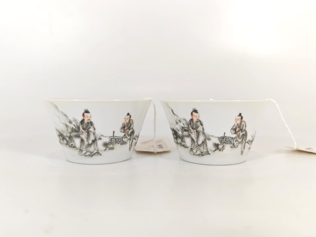 20世纪 一对墨彩人物纹杯 雍正款 20th Century A Pair of Chinese Ink Figurative Cups, Yongzhen Style, Qty - 2