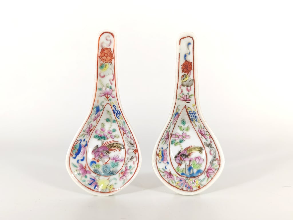 Late Qing Dynasty Rare White Ground Four Seasons Flowers Pheasant Buddhist Emblems Spoons
晚清 稀有白地四季花卉雉鸡八宝勺子, Qty - 2