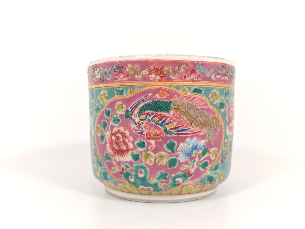 Late Qing Dynasty Green Ground Pink Inner Panel Phoenix Peony Buddhist Emblems Incense Burner
晚清 绿地粉地内框凤凰牡丹八宝香炉, Qty-1