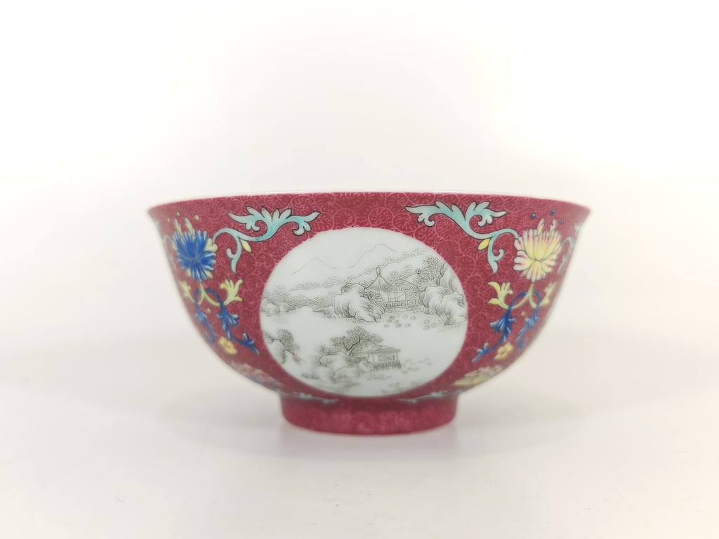 民国 胭脂红地开光百宝图莲花缠枝轧道碗 Republic Rouge Ground White Inner Panel Hundred-Treasure Lotus Scrolls Track Surface Bowl, Qty-1