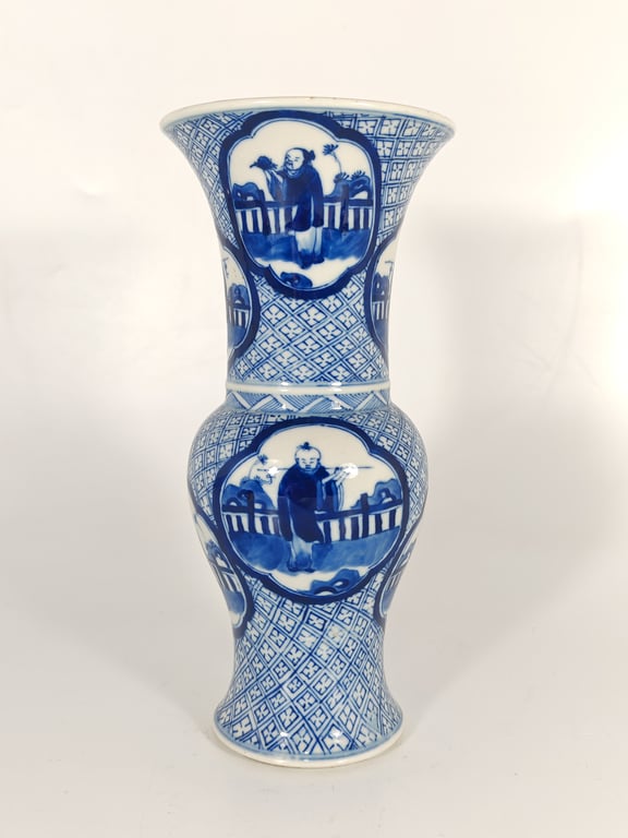 Late Qing Dynasty Blue and White Human Figure Vase 晚清 青花人物凤尾尊, Qty - 1