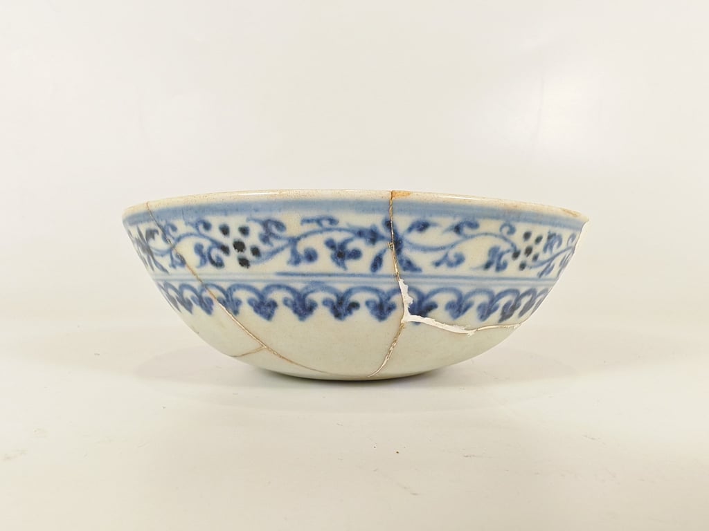 明早期 青花花卉碗 宣德款 Early Ming Dynasty Blue and White Flowers Bowl, Xuande Style, Qty-1