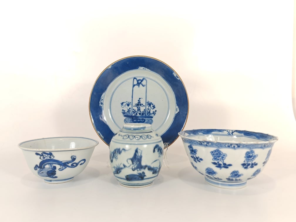 清早期 一组清青花碟碗与小罐 Early Qing Dynasty A Group of Blue and White Plate Bowls and Small Jar, Qty - 4