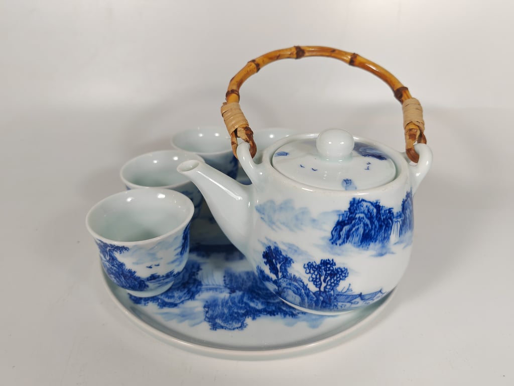 A Set of Blue and White Landscape Motif Tea Set with A Teapot, Tea Tray and Five (5) Cups, Qty-7