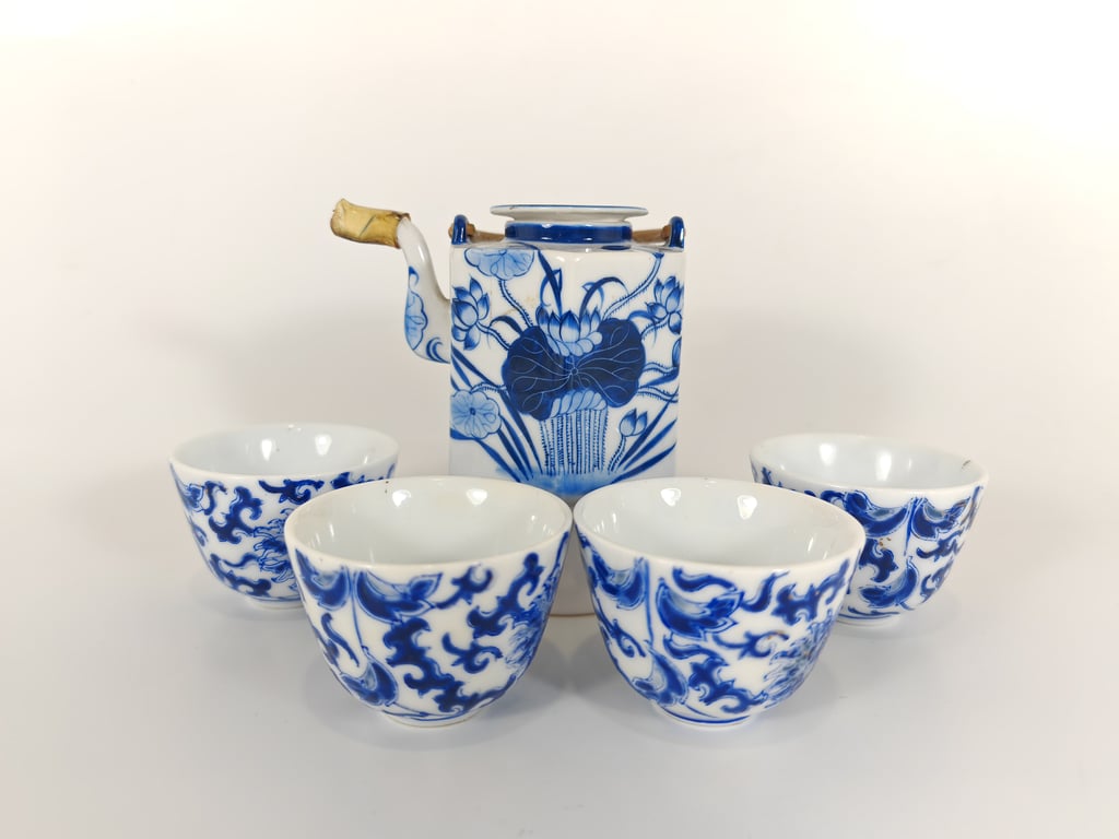Republic Blue and White Hexagonal Lotus Teapot and Buddhist Flower Scrolls Tea Cups 民国 青花六边形莲花茶壶与花卉卷轴茶杯, Qty-5