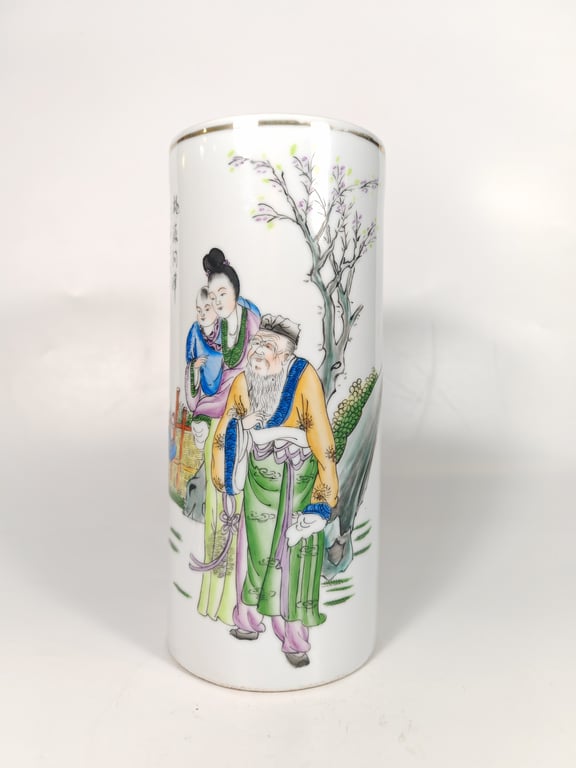 Republic Famille Rose Lady and Kids Hat Stand