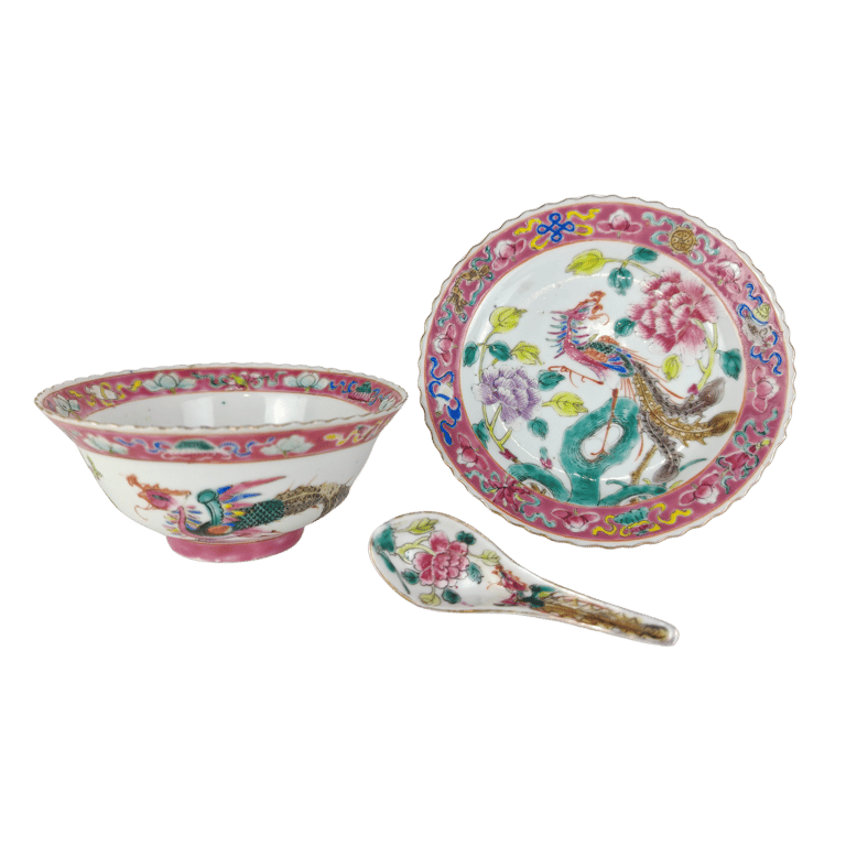 Late Qing Dynasty White Ground Pink Border Peony Phoenix Plate and Bowl and a Spoon
晚清 白地粉红沿边牡丹凤凰碗碟与白地勺子