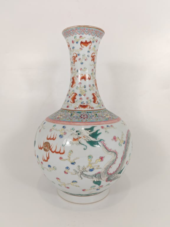 Qing Dynasty, Guangxu Period White Ground Famille Rose Dragon Phoenix Vase 清光绪 白地粉彩龙凤纹赏瓶, Qty-1