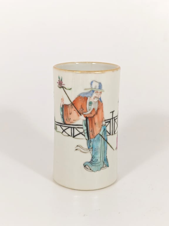 Late Qing Dynasty White Ground Famille Rose Figures Brush Pot 晚清 白地粉彩人物纹笔筒, Qty-1