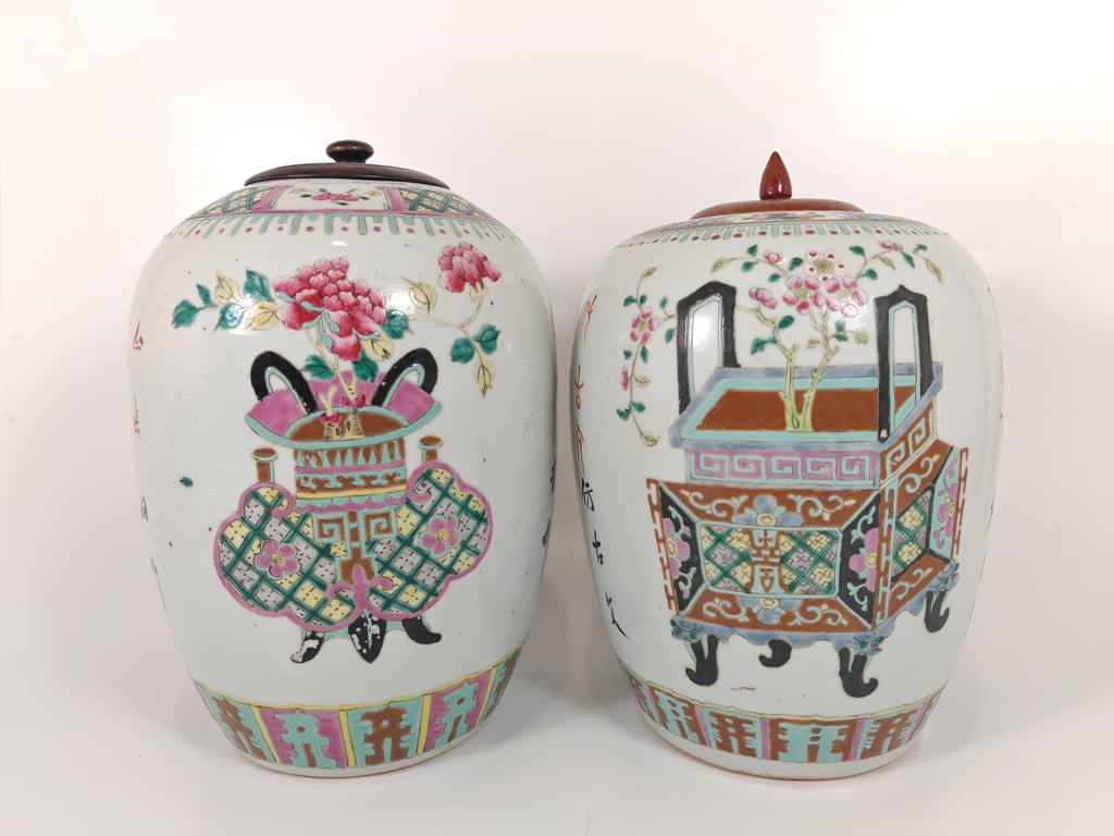Late Qing Dynasty White Ground Antique-Patterned Winter Melon Covered Jar 晚清 白地博古纹冬瓜盖罐, Qty-2