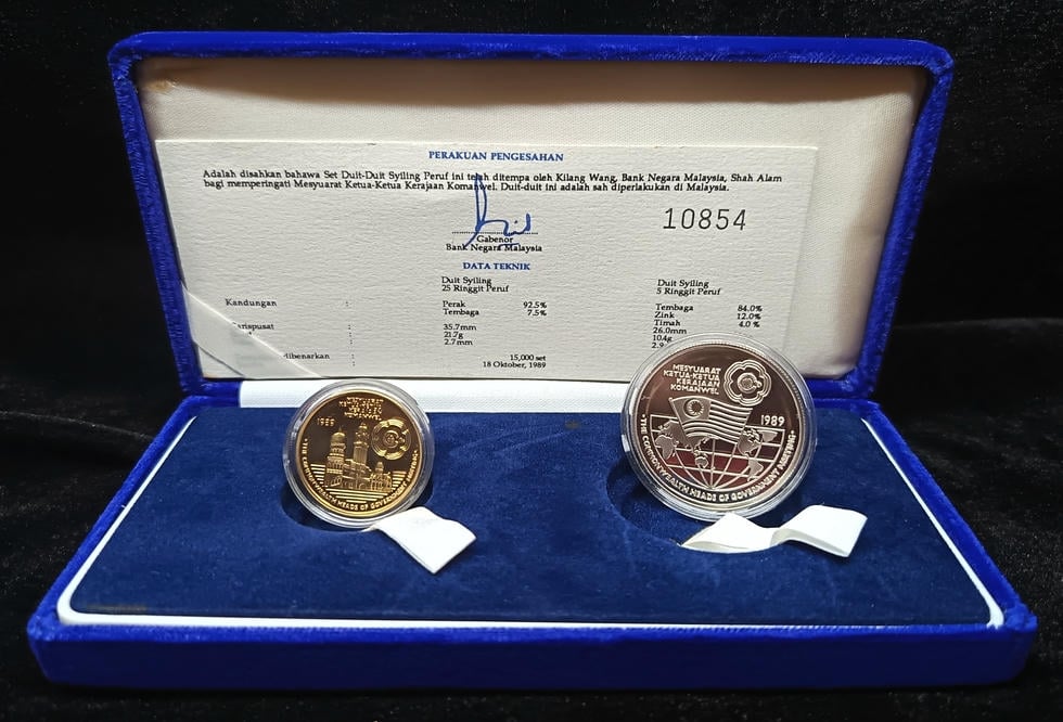 Malaysia. Proof Coin Set 2 in 1. 25 Ringgit Silver 0.925 - 21.7g | 5 Ringgit Copper 84.0% - 10.4g. 1989. Commenwealth Head of State Meeting. Silver & Copper Proof Coin. Slight Oxidation. with box Light Foxing