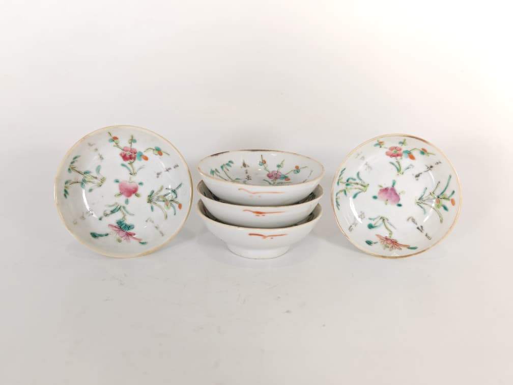 Late Qing Dynasty White Ground Four Seasons Flowers Peach-Centered Sauce Dishes 晚清 白地四季花卉桃中心酱碟, Qty - 5