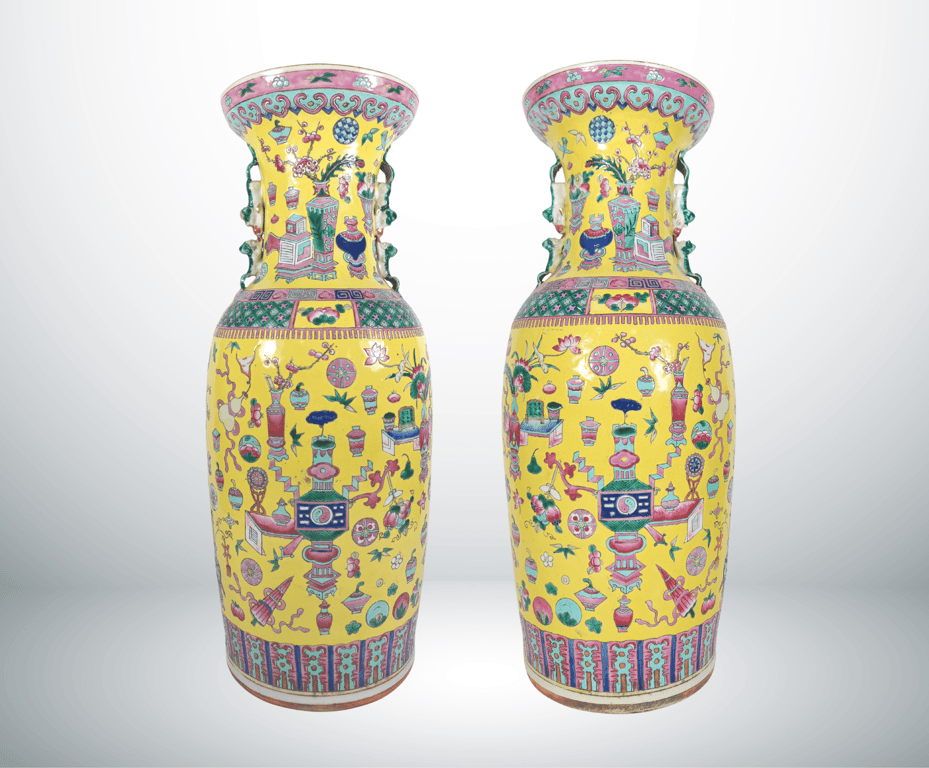 ⭐ Late Qing Dynasty A Pair of Yellow Ground Famille Rose Large Vases with Antique Treasures Motif晚清 一对黄地粉彩博古纹双耳大瓶, Qty - 2