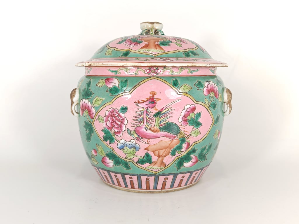 ⭐ Late Qing Dynasty Green Ground Light Pink Border Inner Panel Phoenix Peony Kamcheng晚清 绿地浅粉红沿边内框凤凰牡丹盖罐, Qty - 1